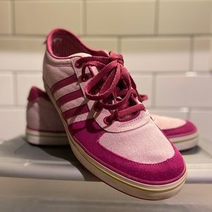 BERRY / GOLD CASUAL ADIDAS